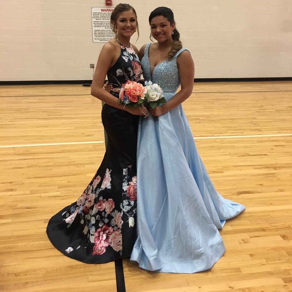 BLUSH 2-piece prom dress